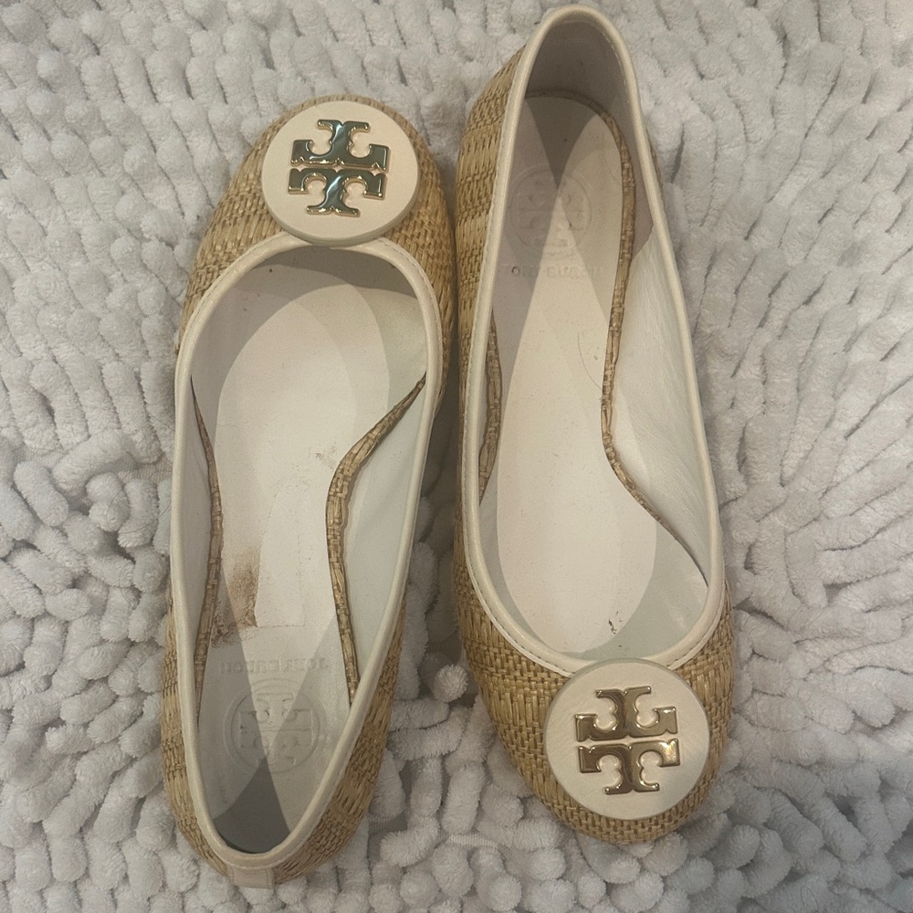 Tory Burch Natural Beige Raffia Logo Ballet Flats